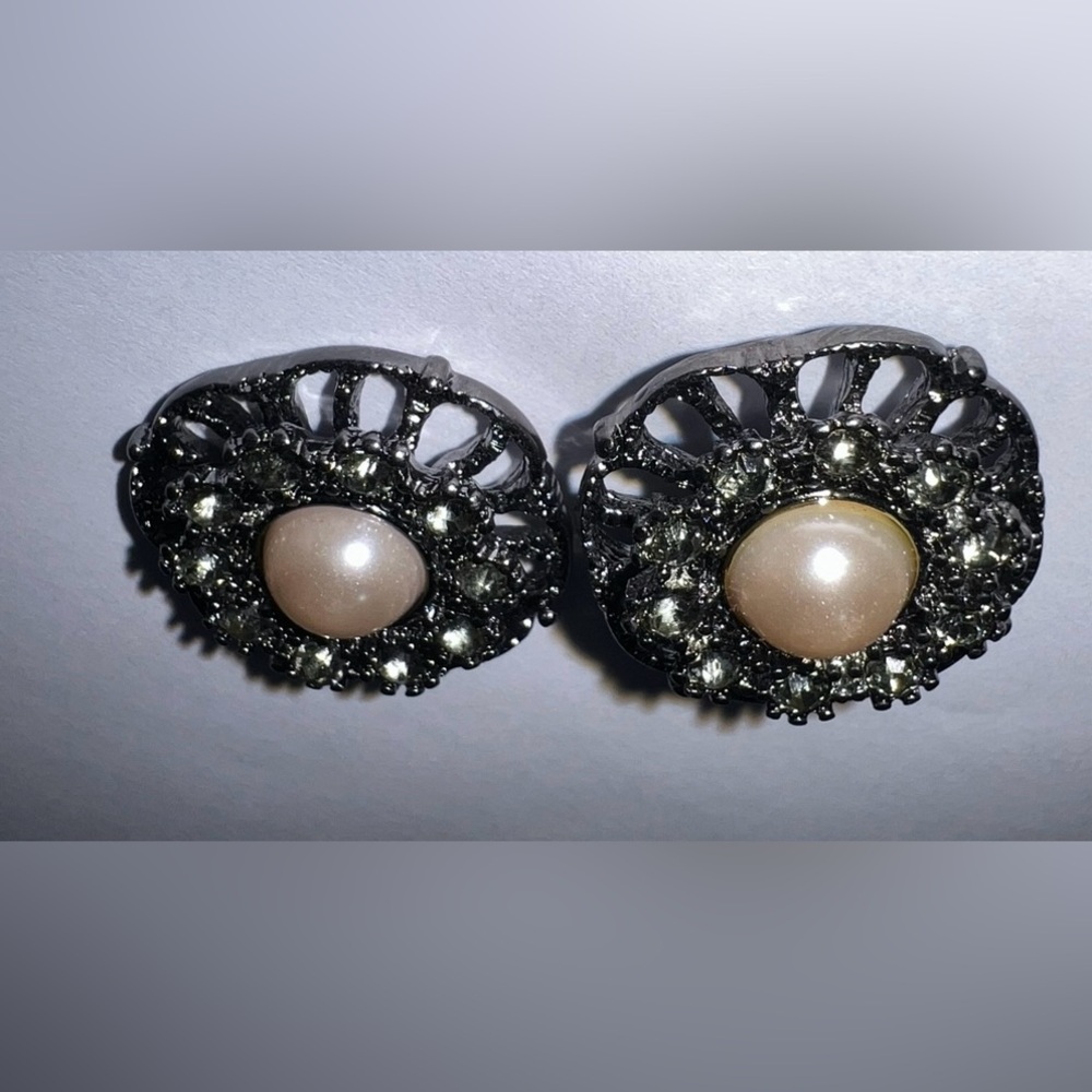 $3 Elegant Pearl and Crystal Earrings~New~$3 WHEN BUNDLED WITH 3 OR MORE ITEMS - Picture 5 of 13